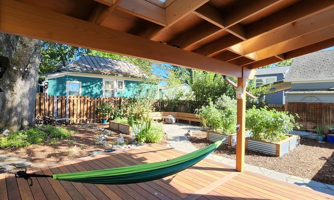King House | Backyard Tranquility