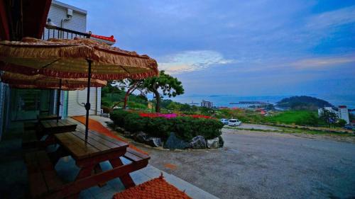 Byeonsan House | Bada Jeonmang With Hill Pension