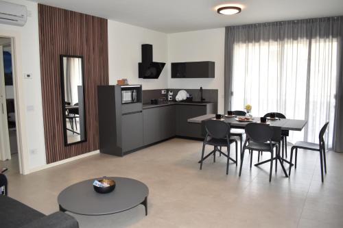 Tavernola Apartment | Baia delle Rose Via Roma 111