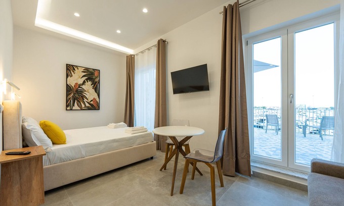 Bacoli Apartment | Baia Flegrea Meublè - Deluxe Suite with terrace