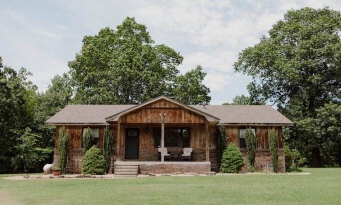 Rogers House | Bailey's Woodland Retreat w/HotTub Near Lake - Pet Friendly!