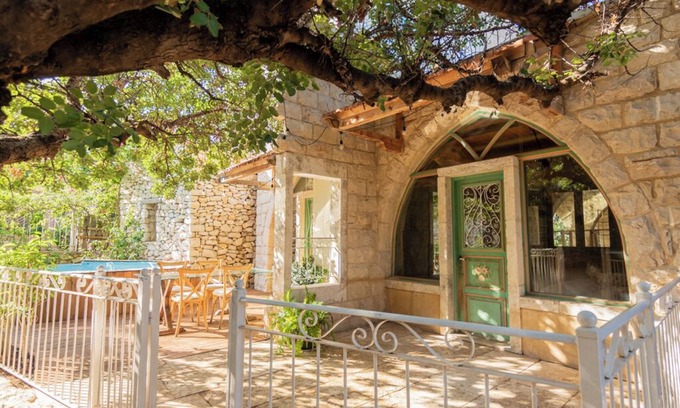 Batroun Hotel | Bait El Kharoube