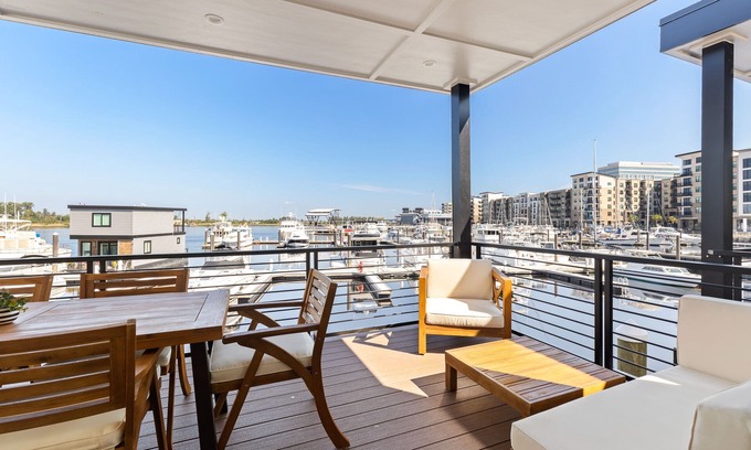River District Apartment | Balance @ The Cove Riverwalk Villas