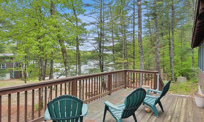 West Newfield Cabin | Balch Lakeside Lodge 3-bedroom cabin with WIFI/AC