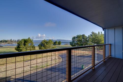 Hammond House | Balconies with Scenic River Views Hammond Townhome!
