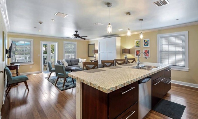 Downtown Apartment | Balcony & Near Downtown - Cloud Suite on Duval