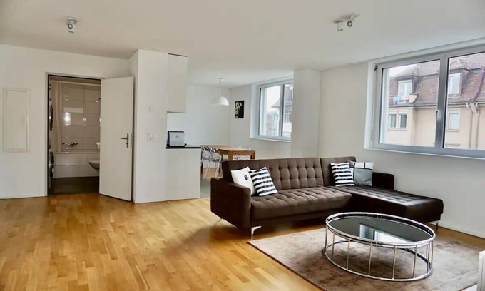 Oerlikon Apartment | Balcony Suite in the City (SH-2.4R)