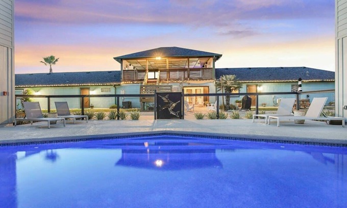 Port Aransas Condo | Balinese Suite A | Starkey by Portoro