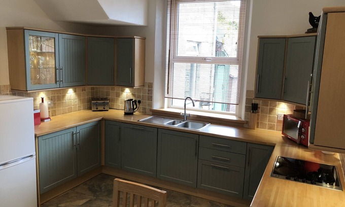 Ballater Apartment | BALLATER, ROYAL DEESIDE Spacious 2 Bedroom Flat in heart of Ballater