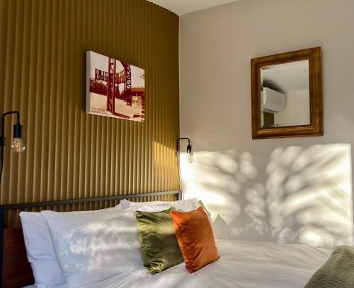 Balmain Apartment | Balmain Village Retreat AC Parking City 3kms