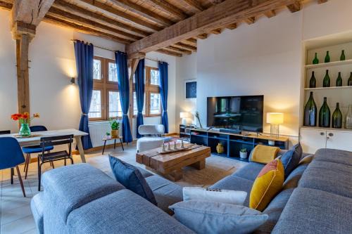 Old Town Apartment | Balthazar, Parking gratuit, Vue privilégiée sur la Cathédrale, WiFi HD, Centre-Ville de Troyes