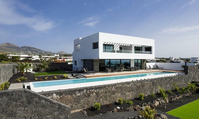 Puerto Calero Villa | Bamanija | An outstanding 5-bedroom luxury villa in Puerto Calero