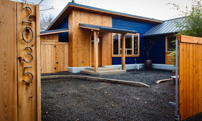 Friendly House | Bamboo Garden House - Private, Clean & Modern - Friendly Neighborhood