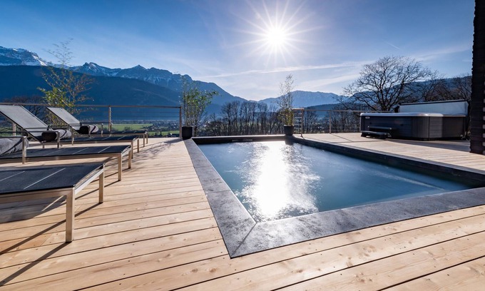 Lathuile Villa | Bamboo Villa 8 people Swimming pool Jacuzzi Lake view