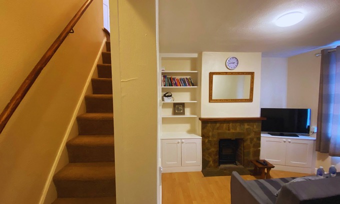 Banbury House | Banbury Family Home Sleeps Upto 6 Walking Distance To Town & Train Station