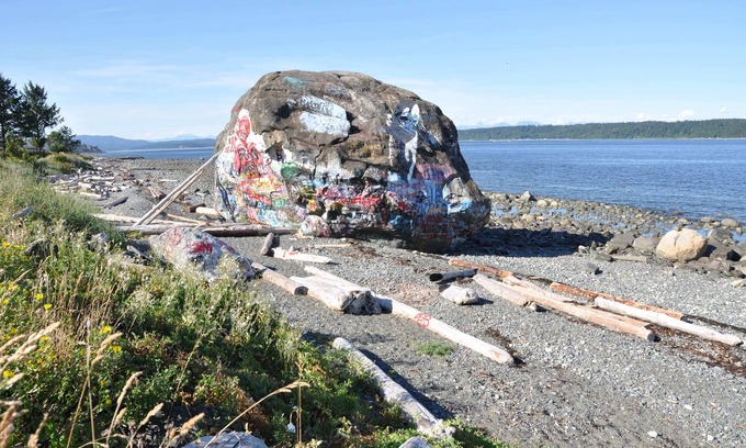 Campbell River Apartment | Bank on a View. Campbell River Vacation Rental with 3 Rooms (Pet Friendly).