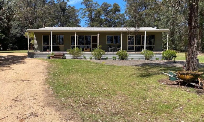 Lake Tyers Beach House | Banksia Beach House - Open spaces close to beach & boat ramps. Pet-Friendly!