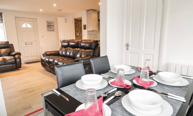 Southerness Cottage | BANKSWOOD, pet friendly, with a garden in Southerness