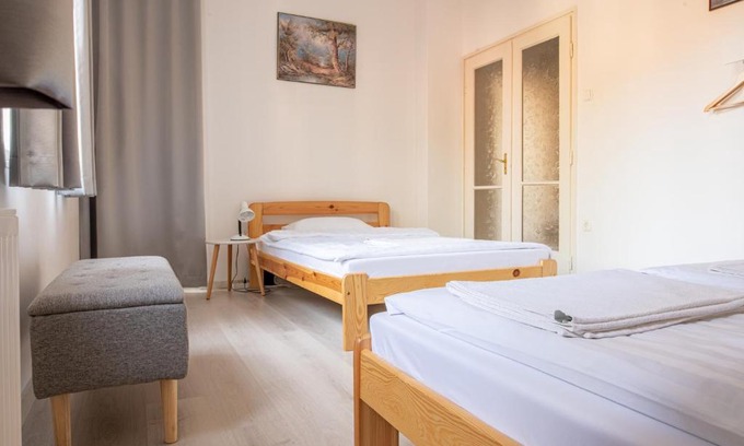 Szeged Apartment | Barát Vendégház - Cosy Guesthouse - Teljes ház privát udvarral - 4 szoba, 2 fürdő