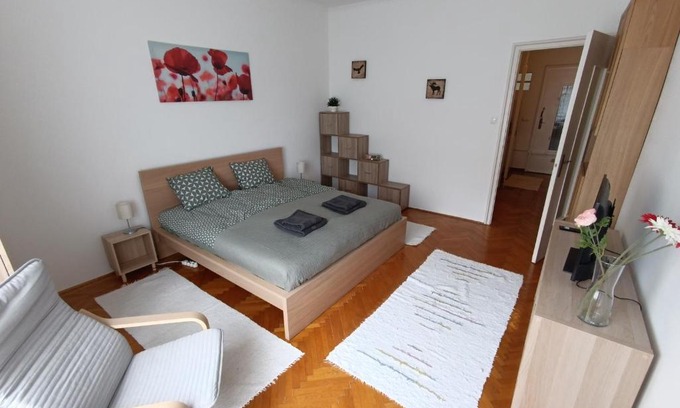 Kelenfold Apartment | Barátságos, csendes, napfényes lakás.
