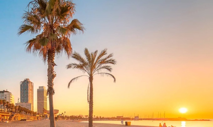 Barceloneta Apartment | Barcelona Beach Home: Historic house with rooftop terrace 1 min from the beach!