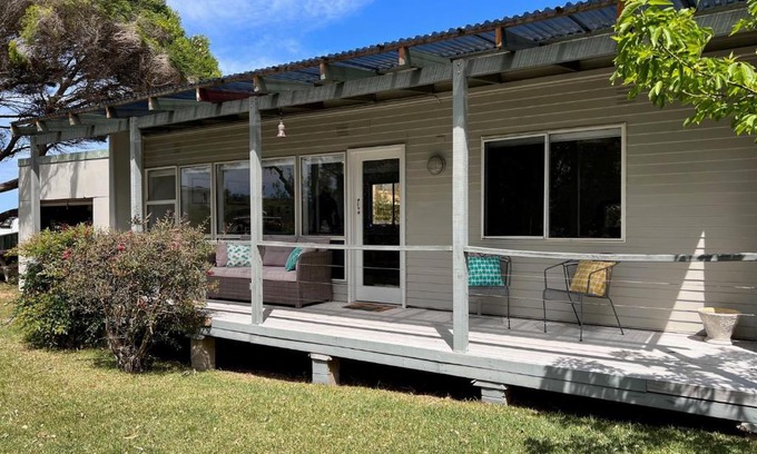 Tomakin House | Barefoot Bungalow managed by Batemans Bay Accom