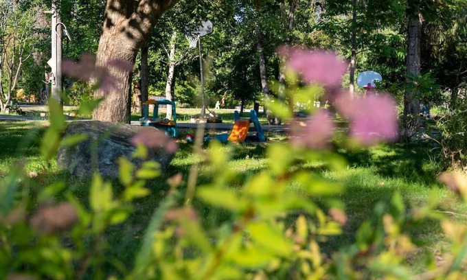 Christina Lake Apartment | Barefoot Villas Room 2 Owl