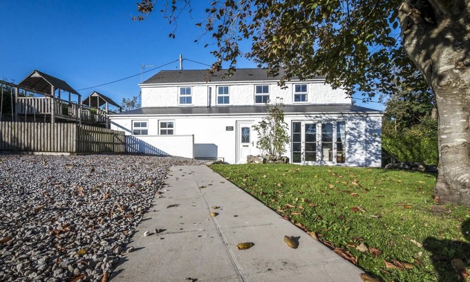 Penally House | Barn Conversion - Hot Tub - Penally - Tenby