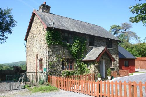 Mawr Cabin | Barn Cottage - Farm Park Stay with Hot Tub
