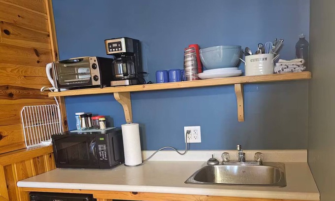 Division No. 16 House | Barn In The Bush- Room 1, Lower level 2 queen beds