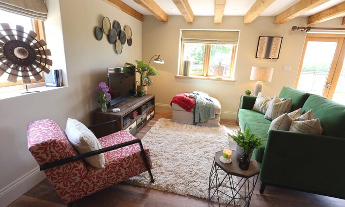 Quedgeley Cottage | Barn in Warwickshire near Cotswolds