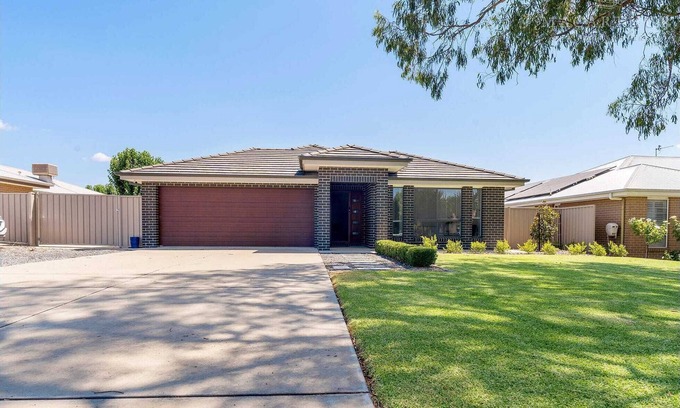 Boorooma House | Barooma Escape - 23 Gibson Street