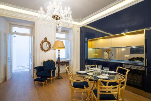 Bairro Alto Apartment | Baroque apart with patio Portuguese Soul Bica Tram 4p