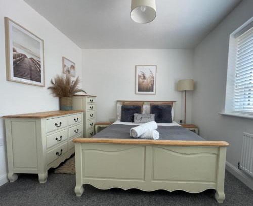 Barry Apartment | Barry Waterfront Stays - ENTIRE 3 BED PROPERTY