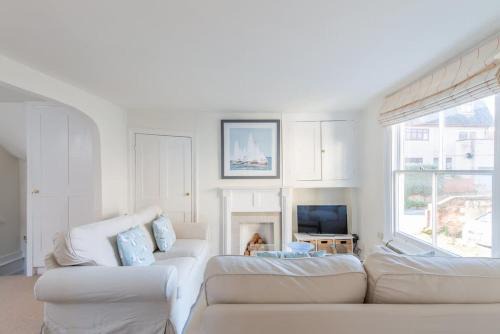 Cowes House | Bars Hill Cottage