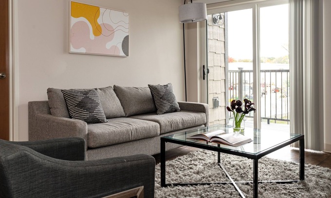 Middleton Apartment | Barsala | Cozy 2BD with convenient access to a European-style Food Hall & Market