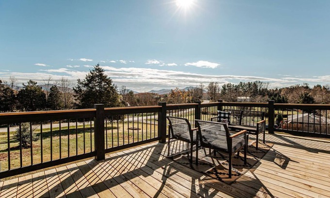 Afton Cottage | Basecamp Cottage: Walk to Meade Tasting