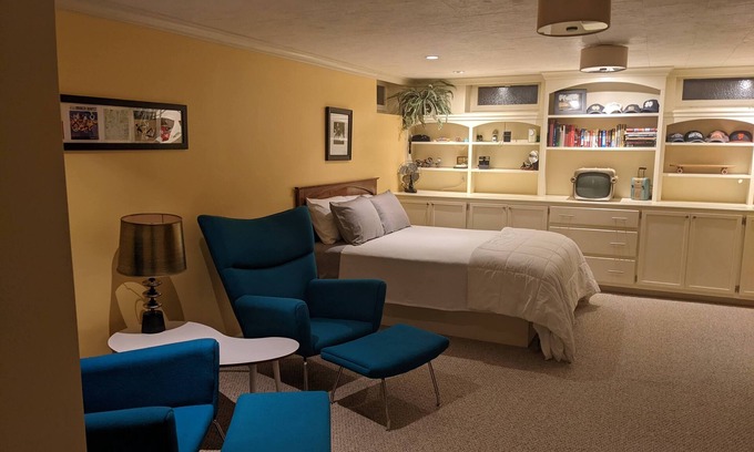 South Bend Apartment | Basement Apt. 2.1 miles from ND, owned by retired Hotel GM, Nice Neighborhood