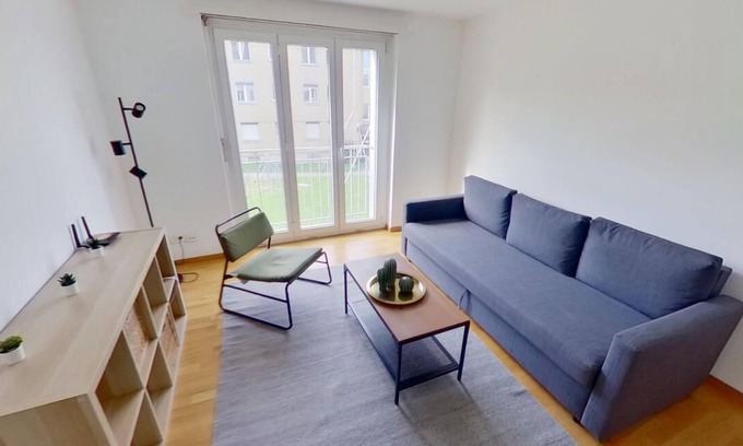 Center Apartment | Basic 2-Bed Flat with Sofa Bed in Zurich