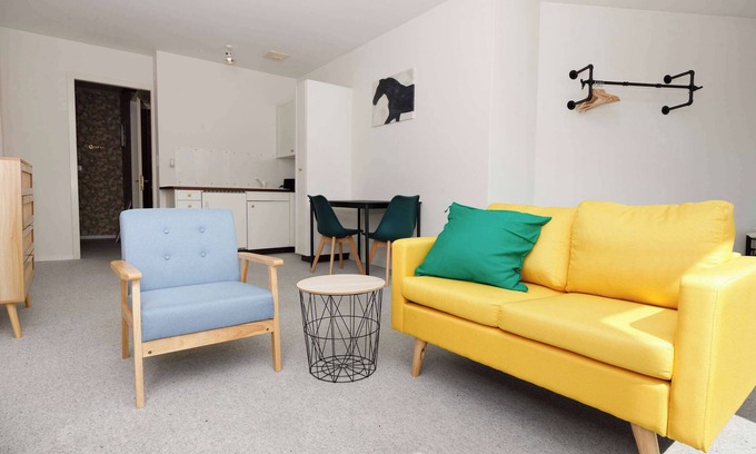 Sihlfeld Apartment | Basic & Cozy Zurich Studio , Central & Walkable