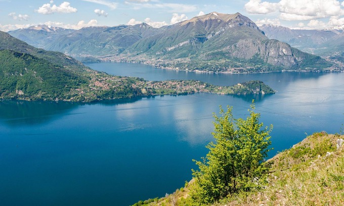 Azzano Villa | BASKING IN SUNSHINE WITH 180° LAKE VIEWS OVERLOOKING THE MAJESTIC MOUNTAINS&COMO