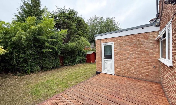 Farnborough and Crofton Apartment | Bassetts House - Mins to Central London