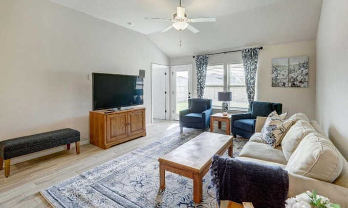 Bastrop House | Bastrop Home with Yard, 28 Mi to Austin!