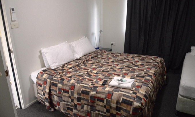 Mount Panorama House | Bathurst Goldfields 4 Bedroom and 4 Ensuite Cabin 428 Conrod Straight Mount Panorama