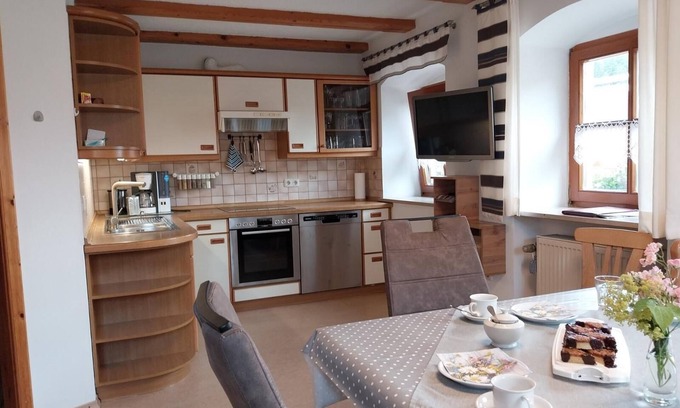 Michelsneukirchen Apartment | Bauernhof fernab vom Straßenlärm - eine Oase für Ihren Familienurlaub - 115 qm großes geräumiges Bauernhaus mit 3 Schlafzimmern und Sonnenterrasse