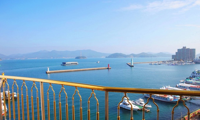 Suryuk Hotel | Bay Condo Hotel Tongyeong