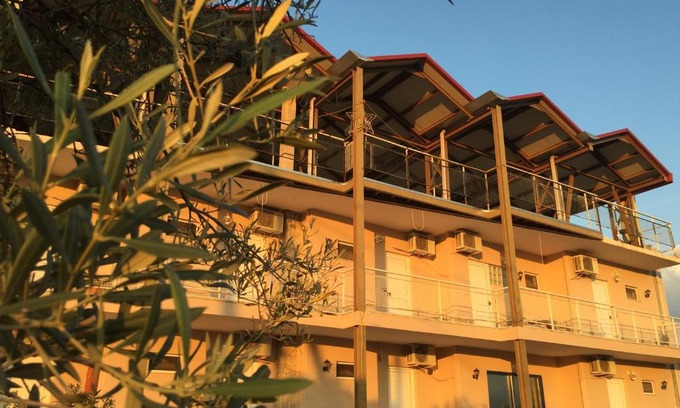 Karavomilos Apartment | Bay Holiday Hotel & Spa