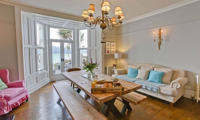 Beaumaris Apartment | Bay House - a coastal that sleeps 12 guests in 6 bedrooms