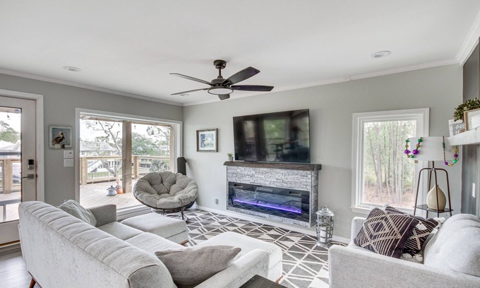 Shoreline Park Cottage | Bay St Louis Home w/Private Dock + Kayaks!