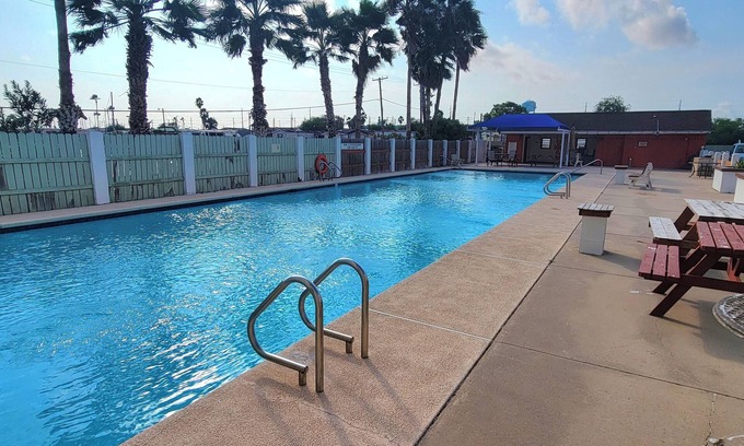 Port Isabel Condo | * Bay Sunset Views * Waterfront Pool * Boat Slip